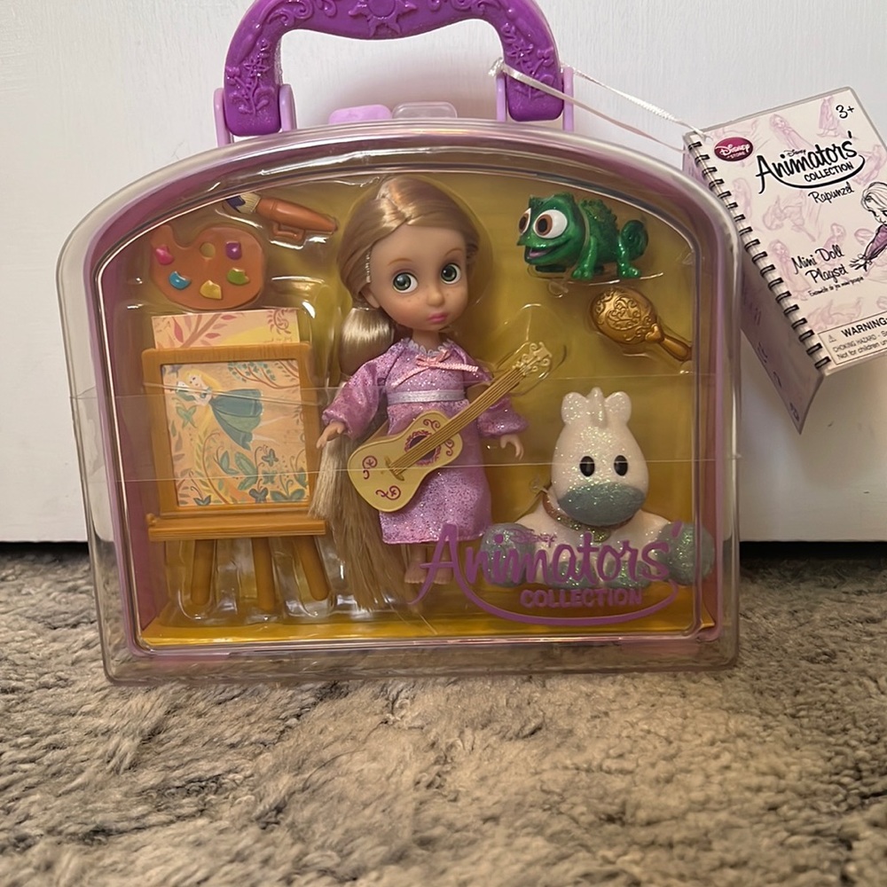 Disney mini doll play set
